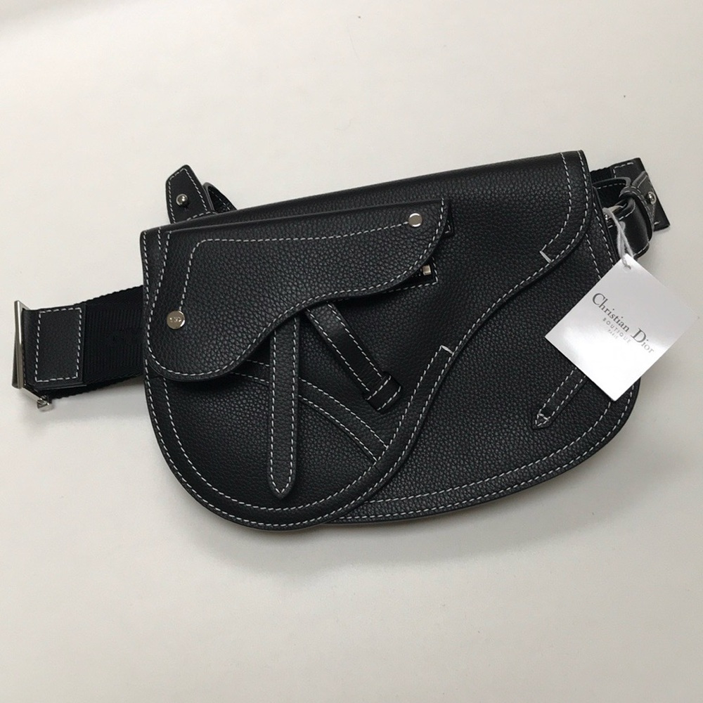 ✨BRAND NEW ✨💯% AUTHENTIC DIOR SADDLE MASSAGER BAG ( UNISEX )